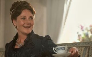 Netflix anuncia nova série derivada de Bridgerton dedicada a Lady Violet