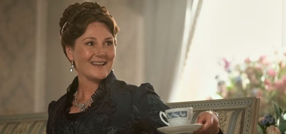 Netflix anuncia nova série derivada de Bridgerton dedicada a Lady Violet
