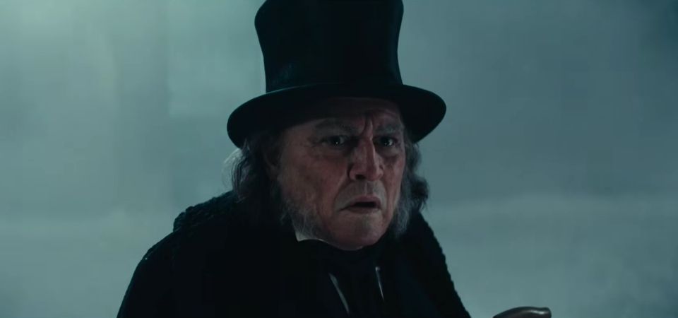 Johnny Depp busca redenção em novo trailer de Ebenezer e os Fantasmas do Natal